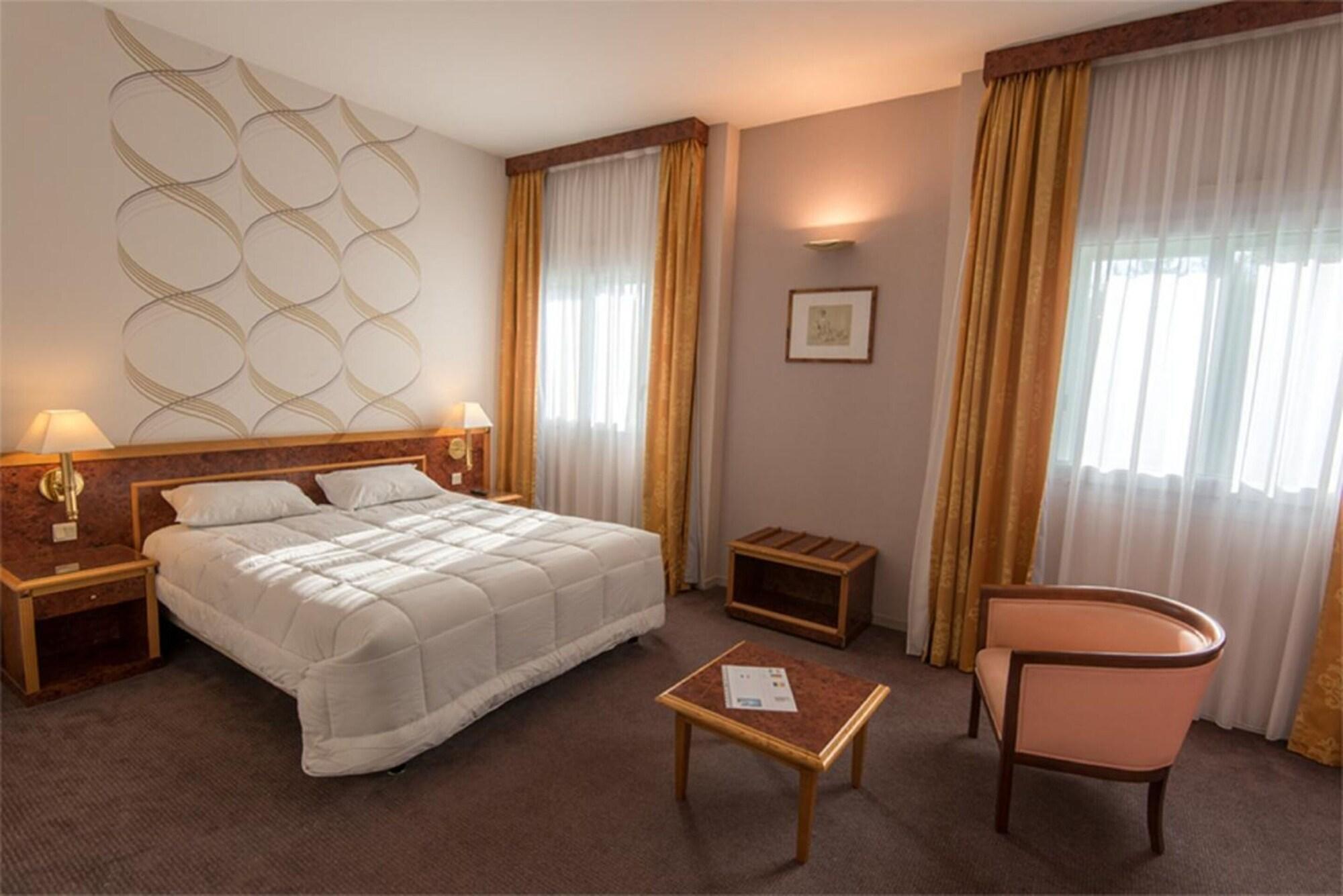Le Manoir Hotel Orchies ภายนอก รูปภาพ