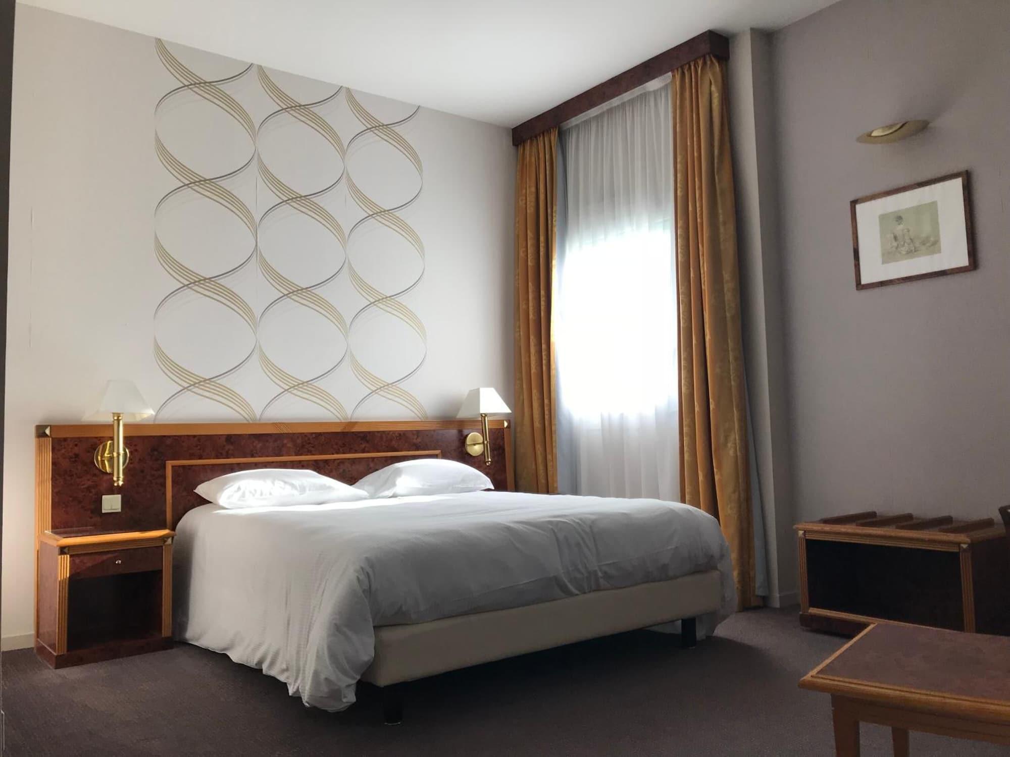Le Manoir Hotel Orchies ภายนอก รูปภาพ