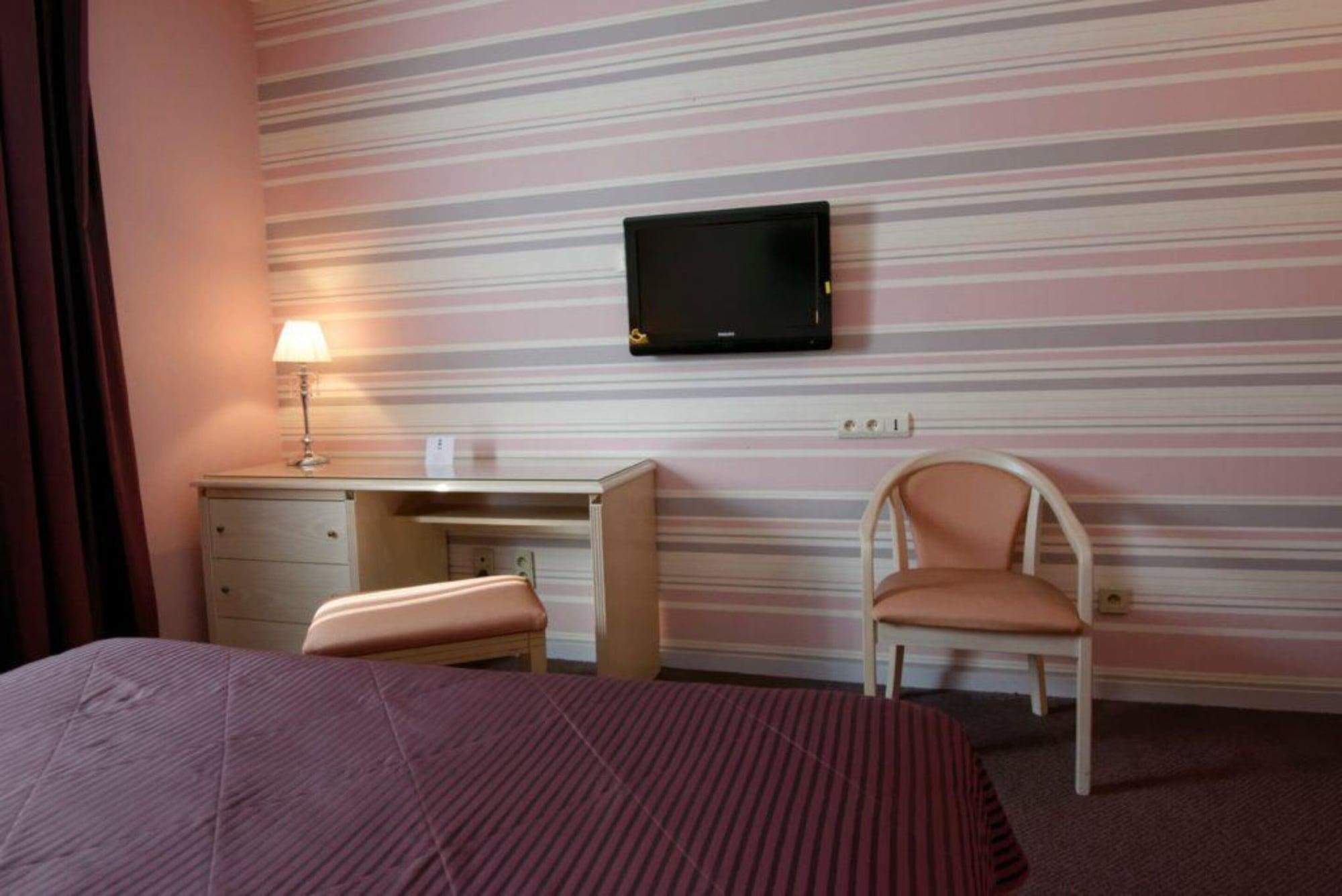 Le Manoir Hotel Orchies ภายนอก รูปภาพ
