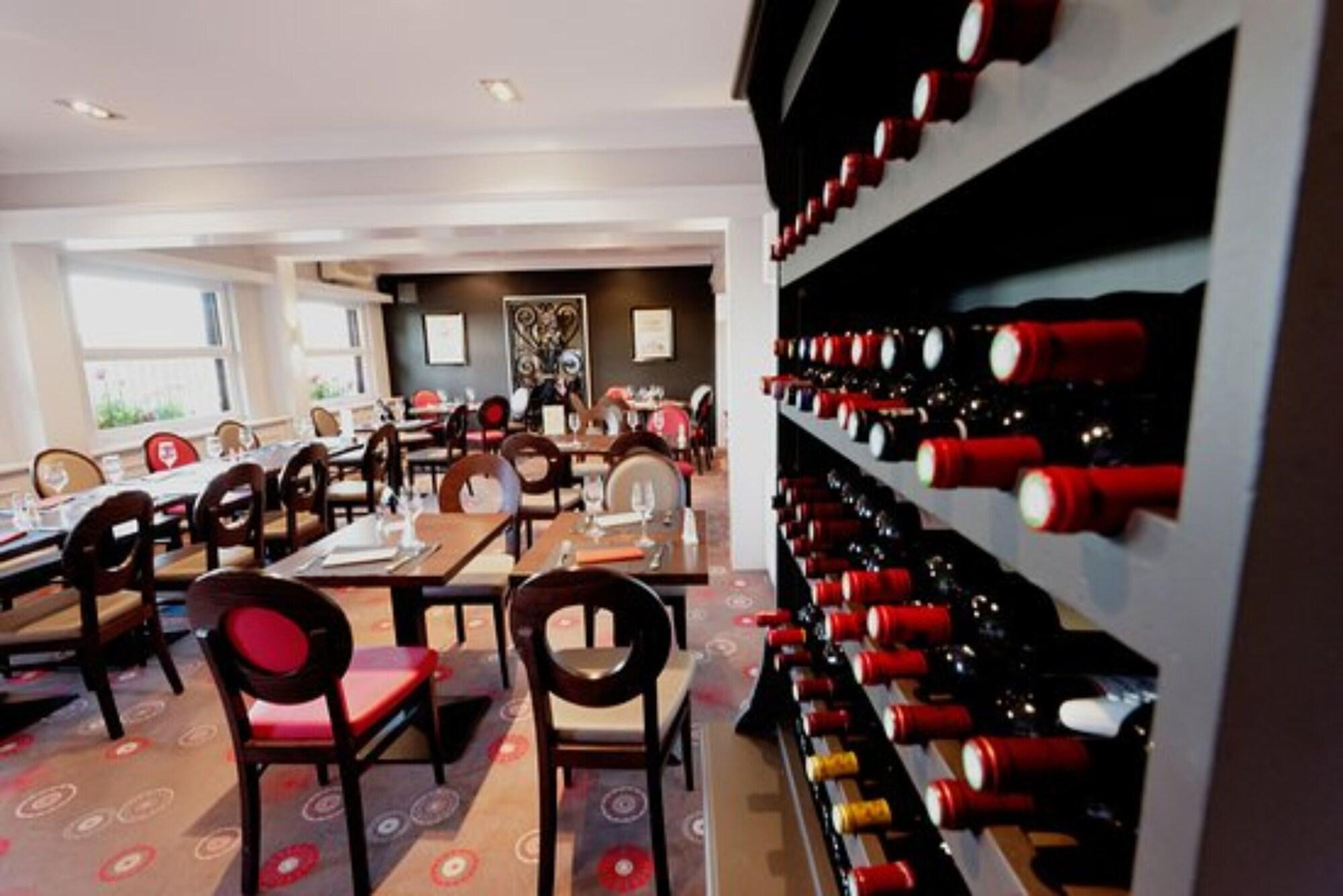 Le Manoir Hotel Orchies ภายนอก รูปภาพ